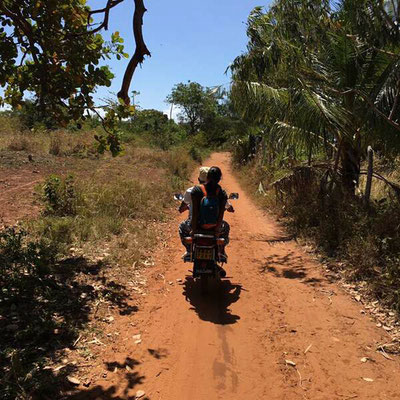 Micky & Mwarambo African Kids Care - Partner Moped